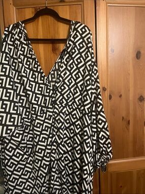 Boohoo Black & White Geometric Maxi Dress